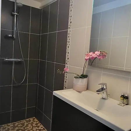 Ty Ru Hotel 2*