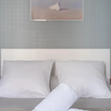Ty Ru Hotel 2*